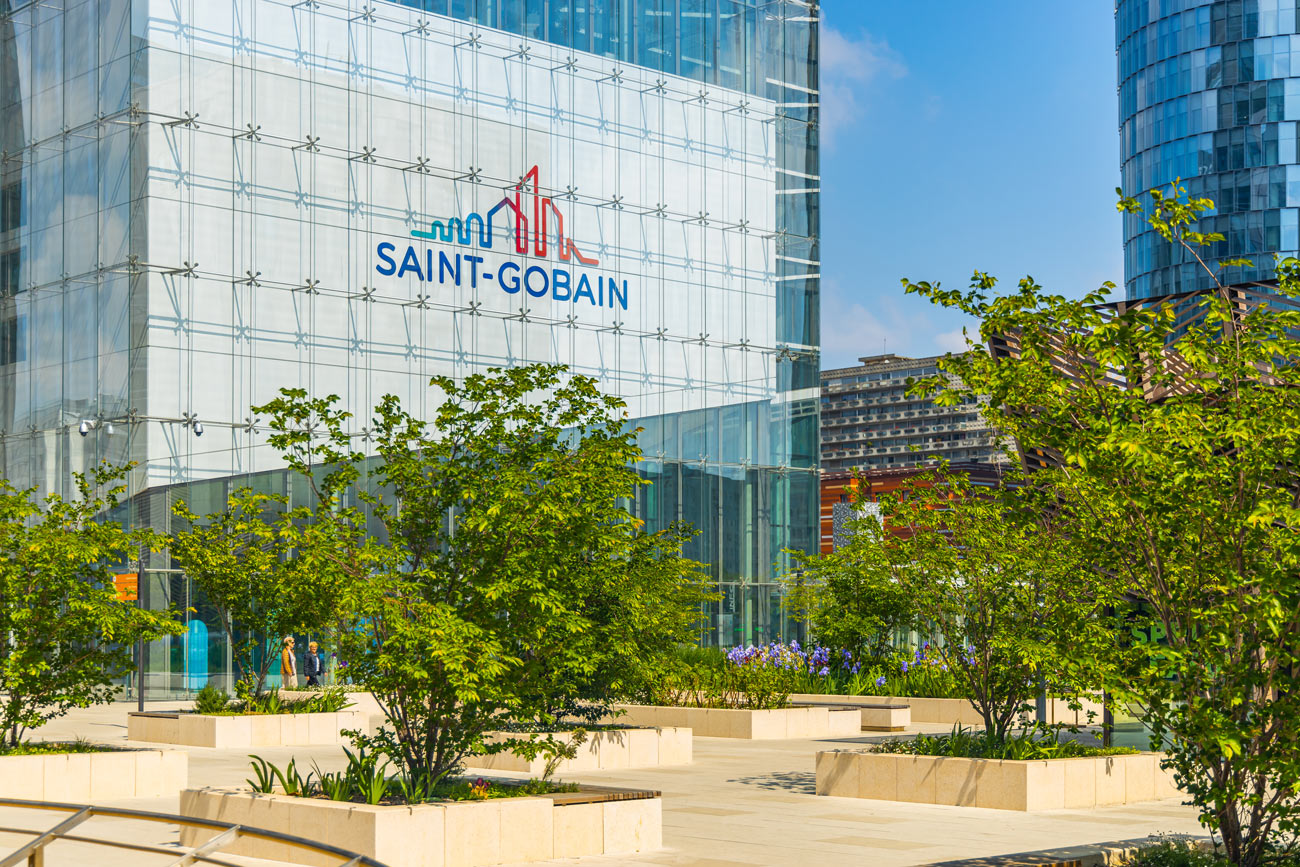 fachada de edifício da Saint-Gobain